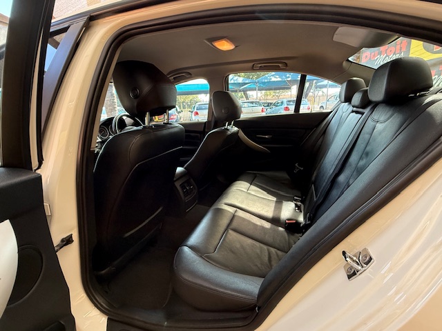 
								2012 BMW 3 Series 320i full									