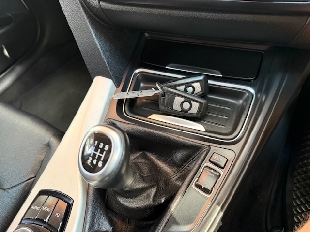 
								2012 BMW 3 Series 320i full									