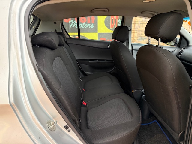 
								2012 Hyundai i20 1.4 Fluid full									