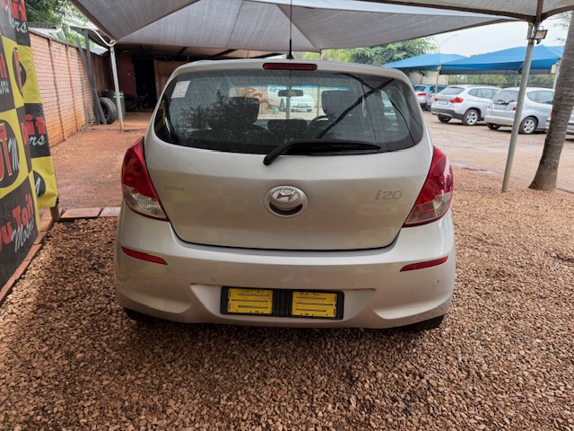 
								2012 Hyundai i20 1.4 Fluid full									