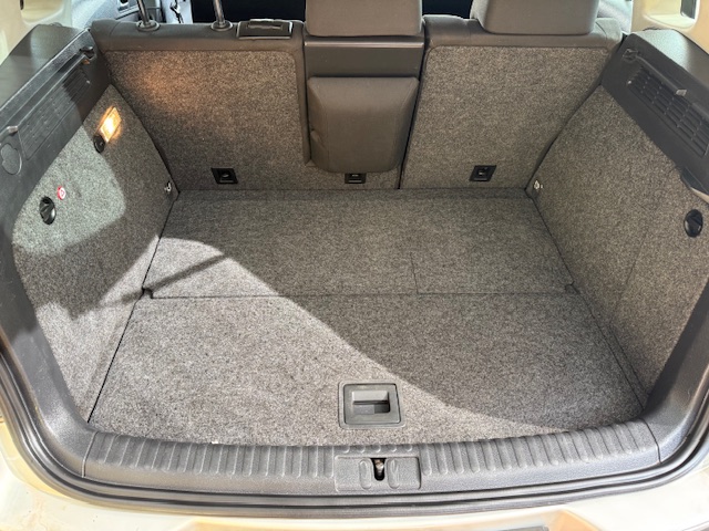 
								2012 Volkswagen Tiguan 2.0 TDI Bluemotion Trend full									