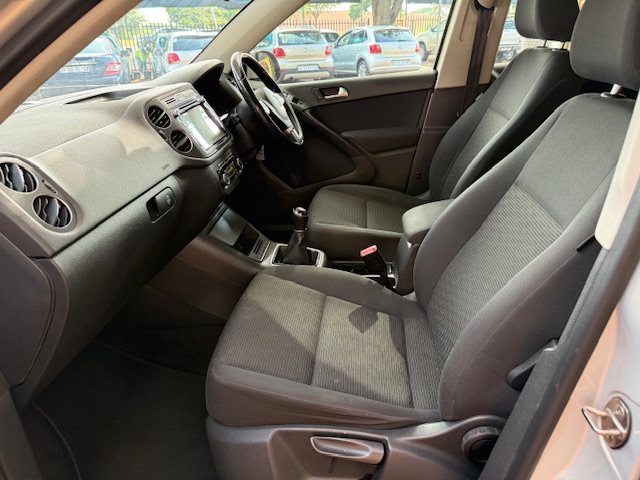 
								2012 Volkswagen Tiguan 2.0 TDI Bluemotion Trend full									