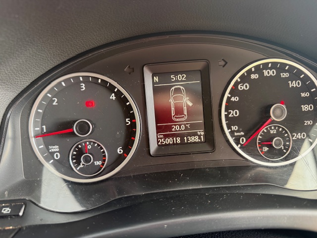 
								2012 Volkswagen Tiguan 2.0 TDI Bluemotion Trend full									