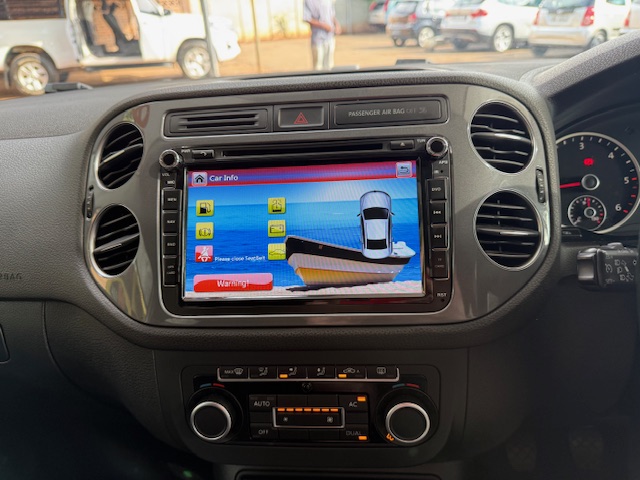 
								2012 Volkswagen Tiguan 2.0 TDI Bluemotion Trend full									