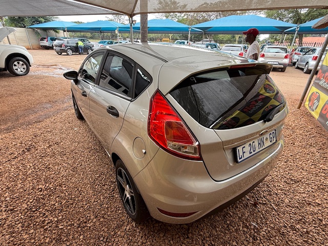 
								2016 Ford Fiesta 1.4 Trend 5-dr full									