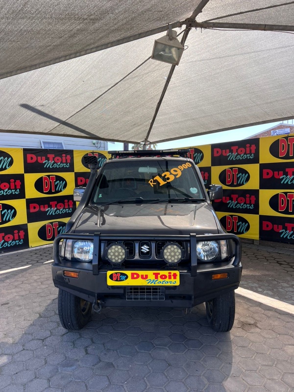 
								2011 Suzuki Jimny full									