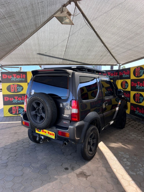 
								2011 Suzuki Jimny full									