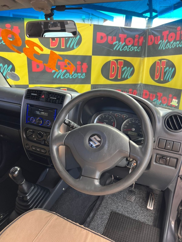 
								2011 Suzuki Jimny full									