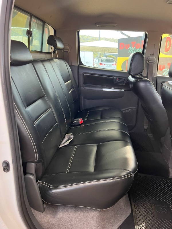 
								2014 Toyota Hilux full									