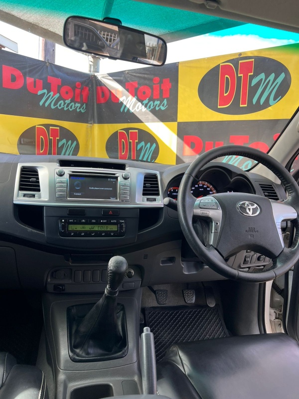 
								2014 Toyota Hilux full									