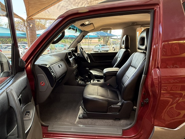 
								2003 Mitsubishi Pajero 3200 DI-D 3-dr full									