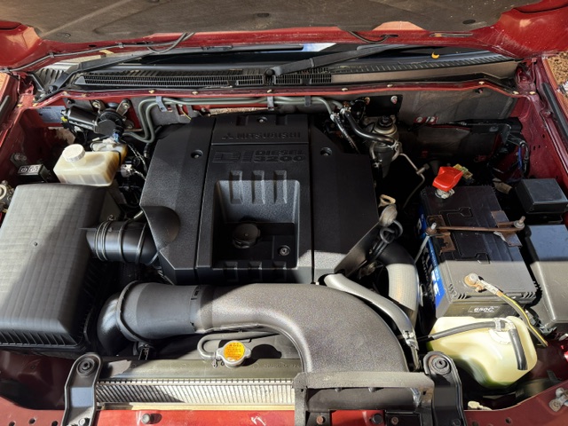 
								2003 Mitsubishi Pajero 3200 DI-D 3-dr full									
