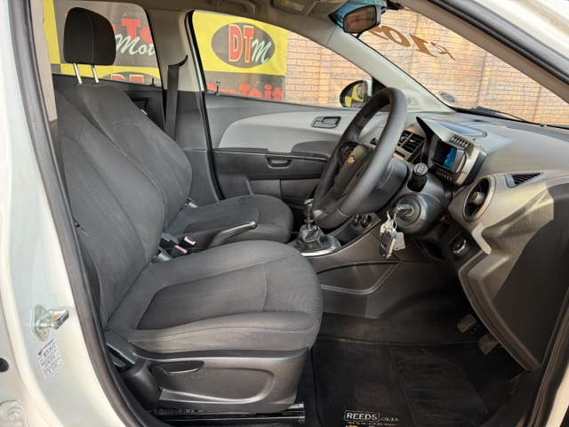 
								2014 Chevrolet Sonic 1.6 LS Hatch full									