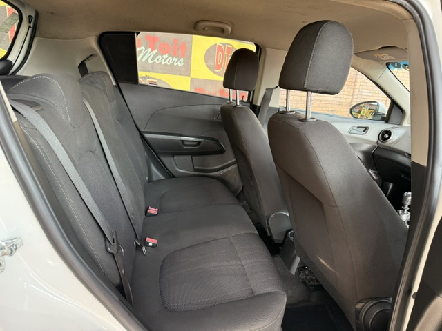 
								2014 Chevrolet Sonic 1.6 LS Hatch full									