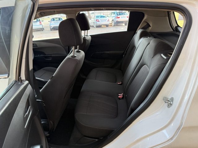 
								2014 Chevrolet Sonic 1.6 LS Hatch full									