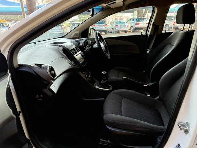 
								2014 Chevrolet Sonic 1.6 LS Hatch full									
