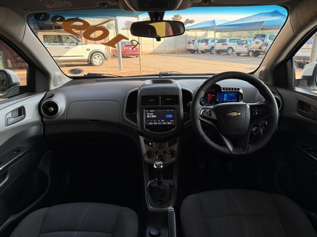 
								2014 Chevrolet Sonic 1.6 LS Hatch full									