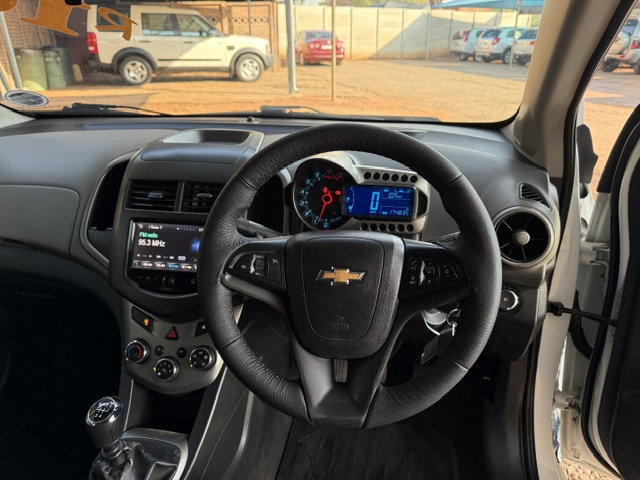
								2014 Chevrolet Sonic 1.6 LS Hatch full									