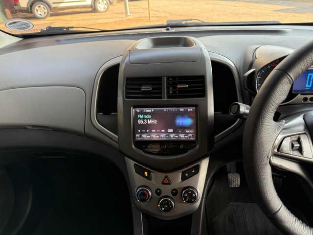 
								2014 Chevrolet Sonic 1.6 LS Hatch full									