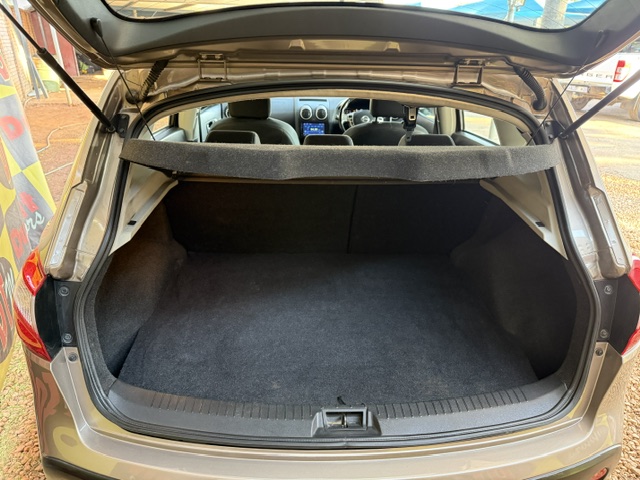 
								2012 Nissan Qashqai 2.0 Acenta full									