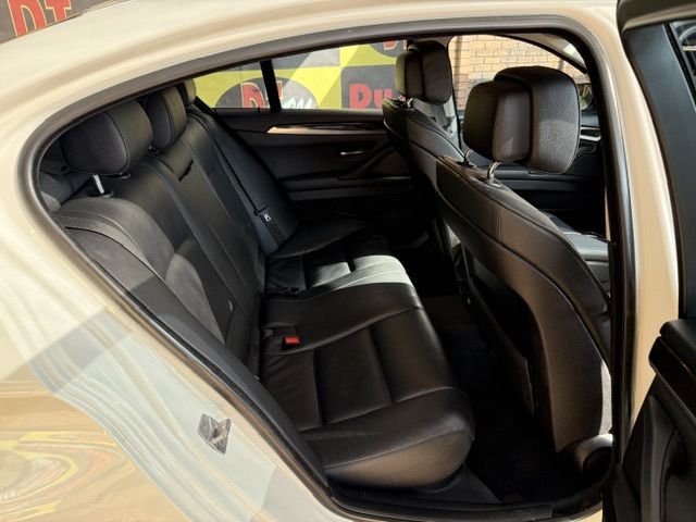 
								2012 BMW 5 Series 520i Auto full									