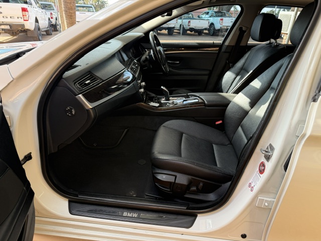 
								2012 BMW 5 Series 520i Auto full									