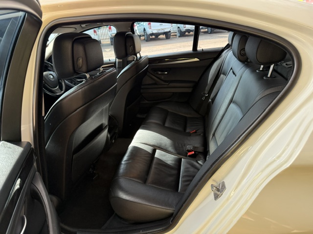 
								2012 BMW 5 Series 520i Auto full									
