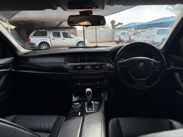 
								2012 BMW 5 Series 520i Auto full									
