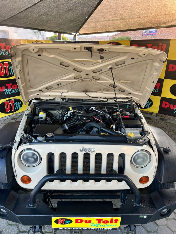 
								2011 JEEP WRANGLER 3.8V6 full									