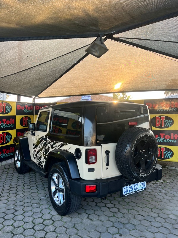 
								2011 JEEP WRANGLER 3.8V6 full									