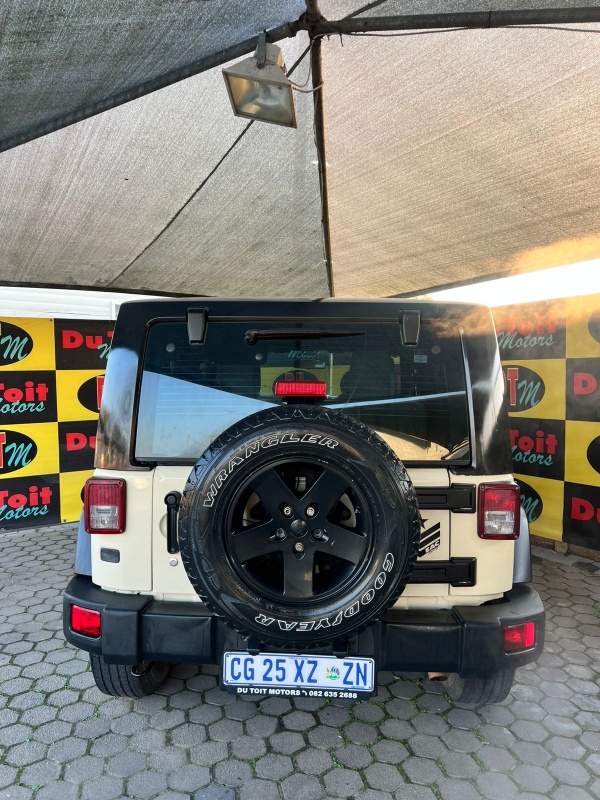 
								2011 JEEP WRANGLER 3.8V6 full									