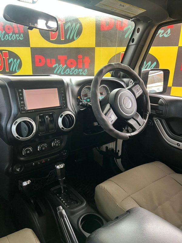 
								2011 JEEP WRANGLER 3.8V6 full									