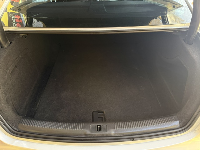 
								2013 Audi A4 1.8 T SE full									