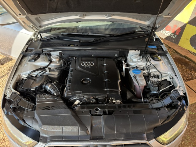 
								2013 Audi A4 1.8 T SE full									