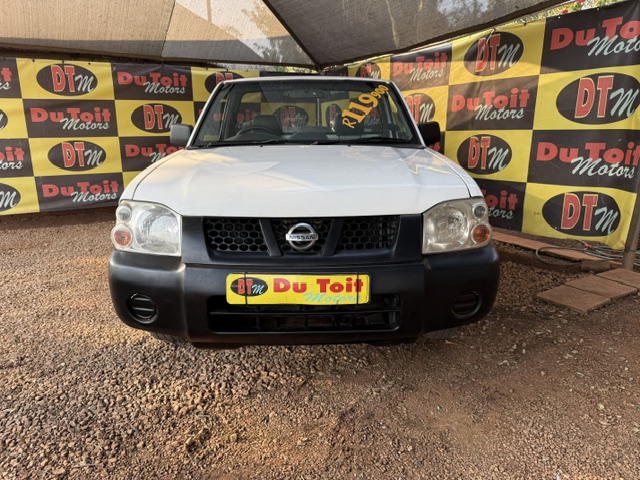 
								2011 Nissan NP300 Hardbody 2.0 S full									