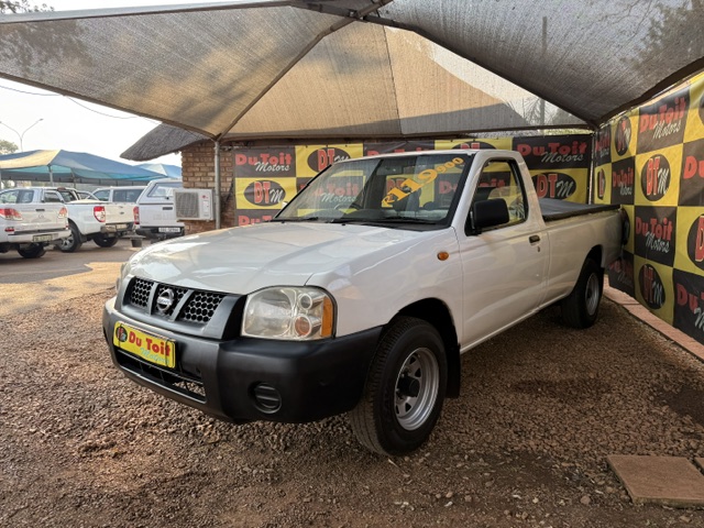 
								2011 Nissan NP300 Hardbody 2.0 S full									