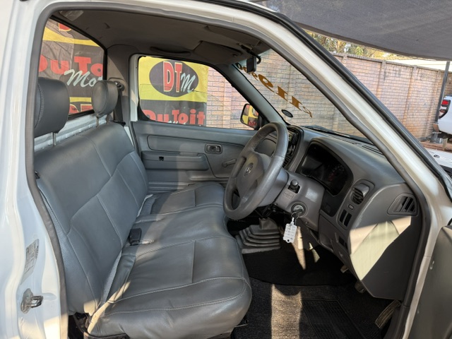 
								2011 Nissan NP300 Hardbody 2.0 S full									