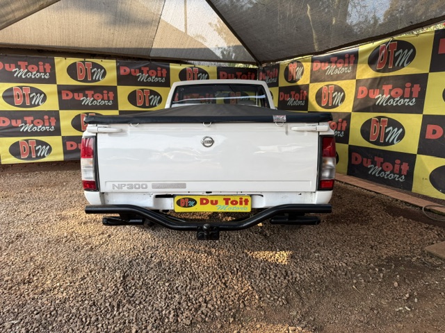 
								2011 Nissan NP300 Hardbody 2.0 S full									