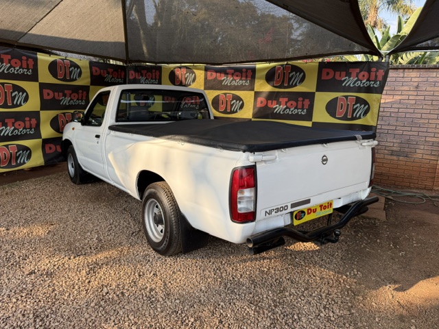 
								2011 Nissan NP300 Hardbody 2.0 S full									