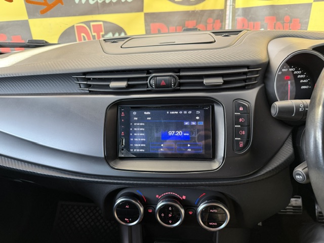 
								2021 Alfa Romeo Giulietta 1.4T Sprint Auto full									